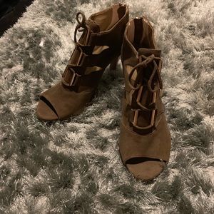 Brand new heels size 8